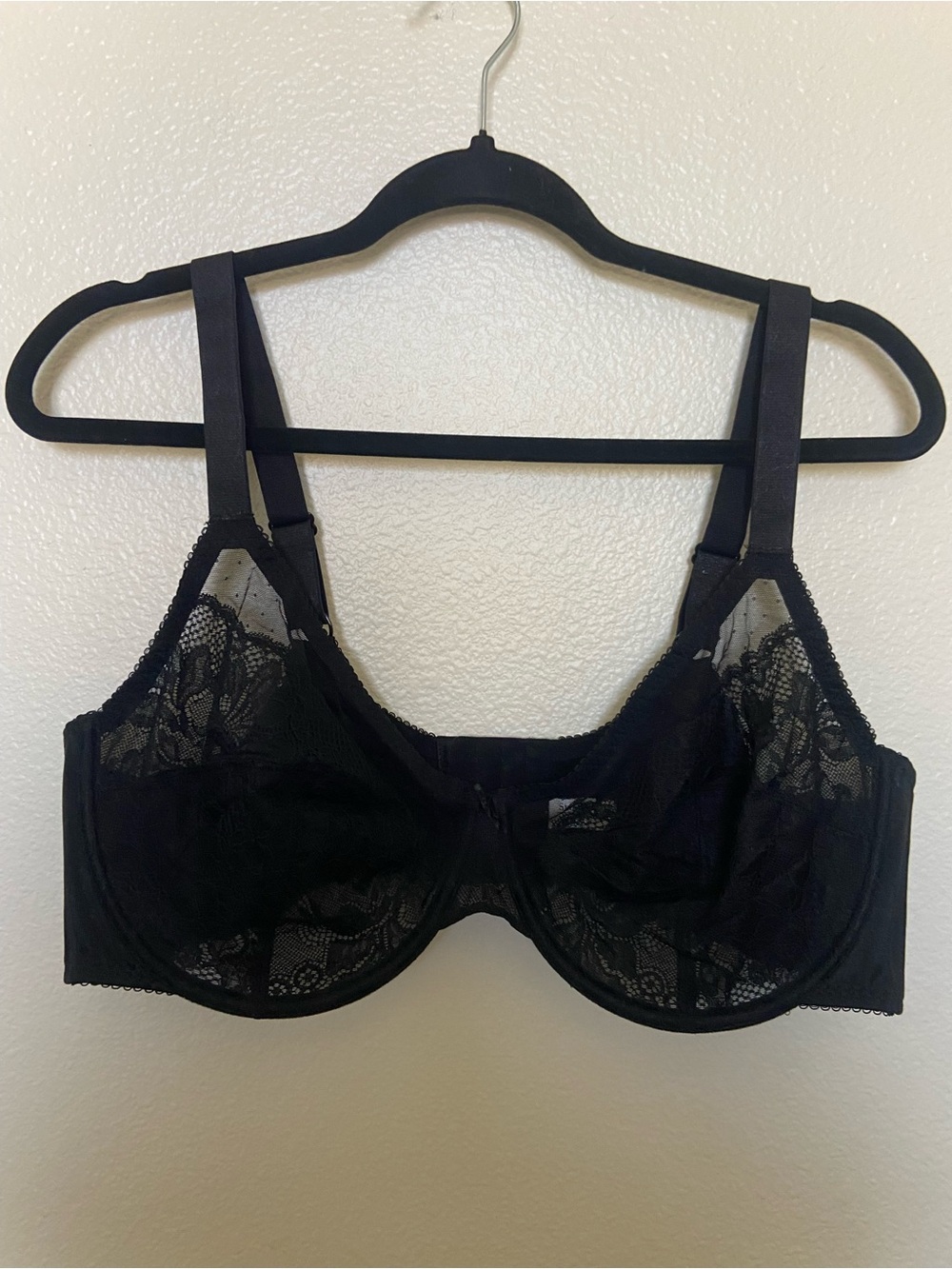 Black Lace Underwire Bra with Supportive Straps
